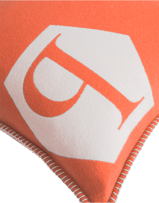 כרית נוי עם כיתוב PP בכתום ואפור