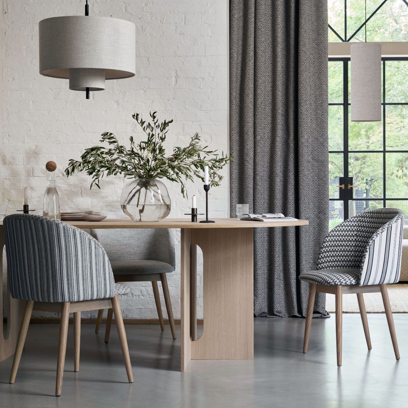 בד ריפוד עם דוגמא מחושבת - דגם אלמיידה בד ריפוד עם דוגמא מחושבת - דגם אלמיידה