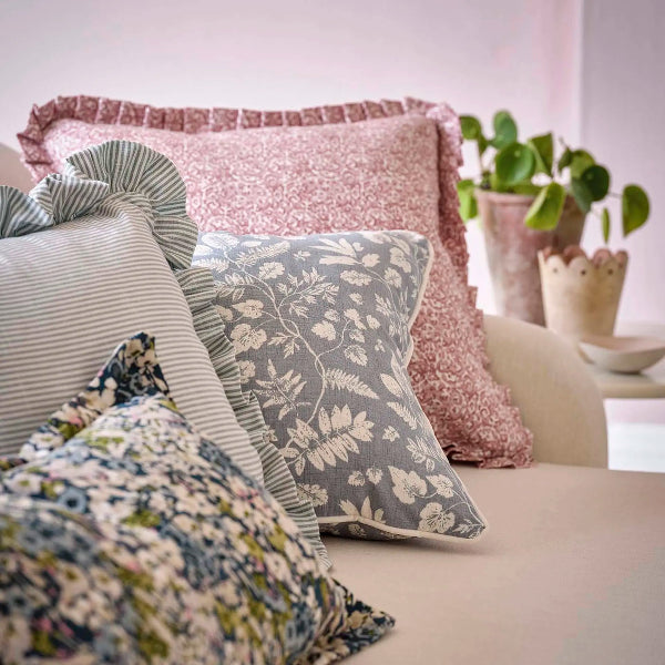 בד פרחוני צפוף - דגם בלוור בד פרחוני צפוף - דגם בלוור