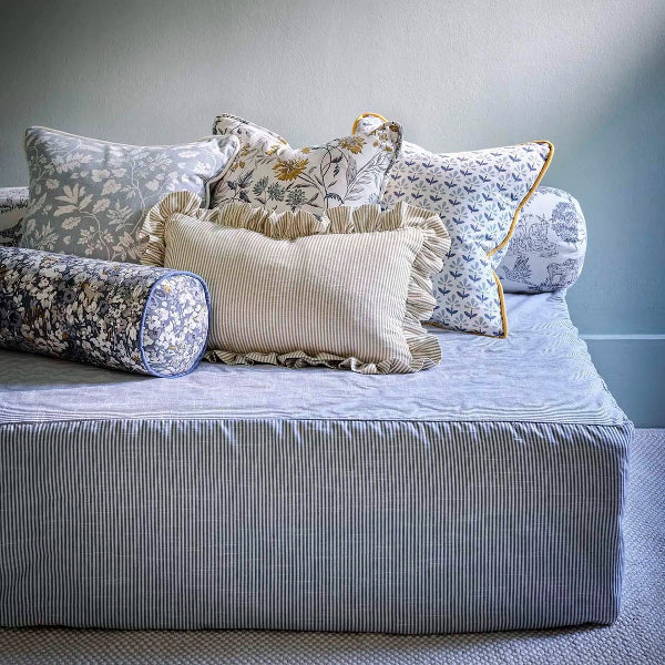 בד פרחוני צפוף - דגם בלוור בד פרחוני צפוף - דגם בלוור