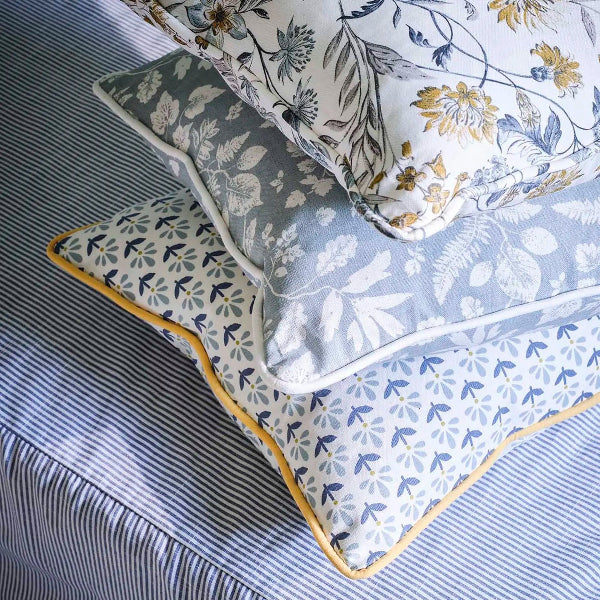 בד פרחוני צפוף - דגם בלוור בד פרחוני צפוף - דגם בלוור