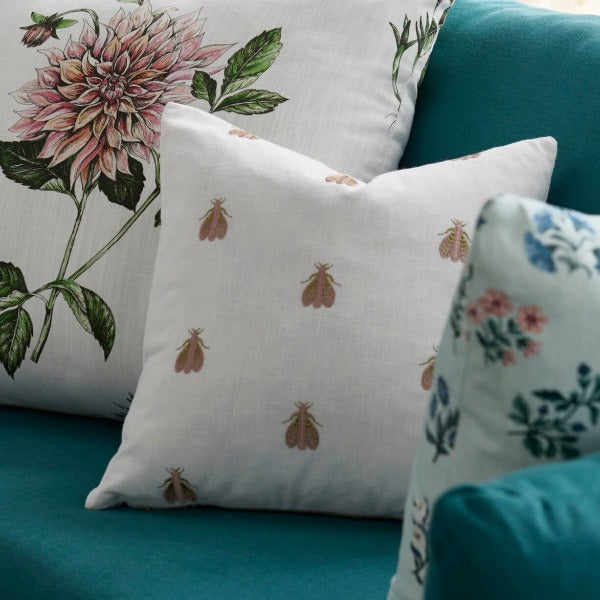 בד מעוטר בדוגמאת דבורים - דגם פאלנה בד מעוטר בדוגמאת דבורים - דגם פאלנה