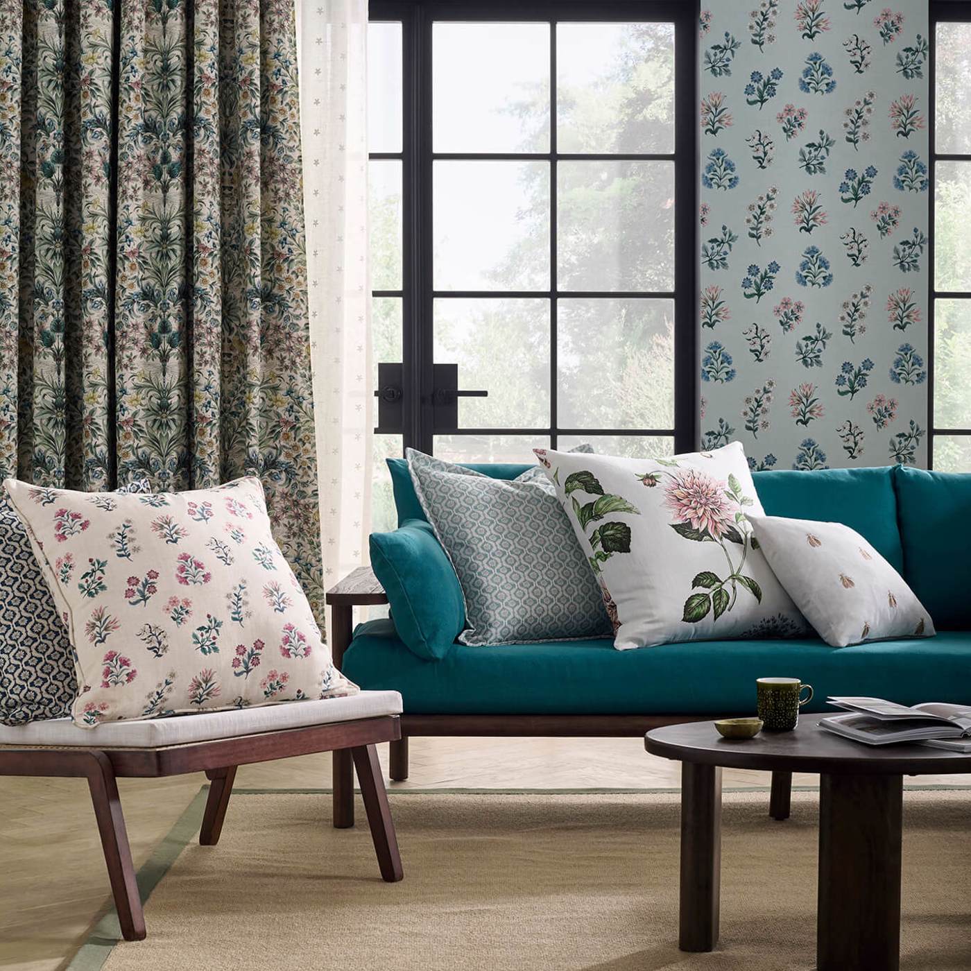 טפט פרחים בסגנון כפרי - דגם ליידן טפט פרחים בסגנון כפרי - דגם ליידן