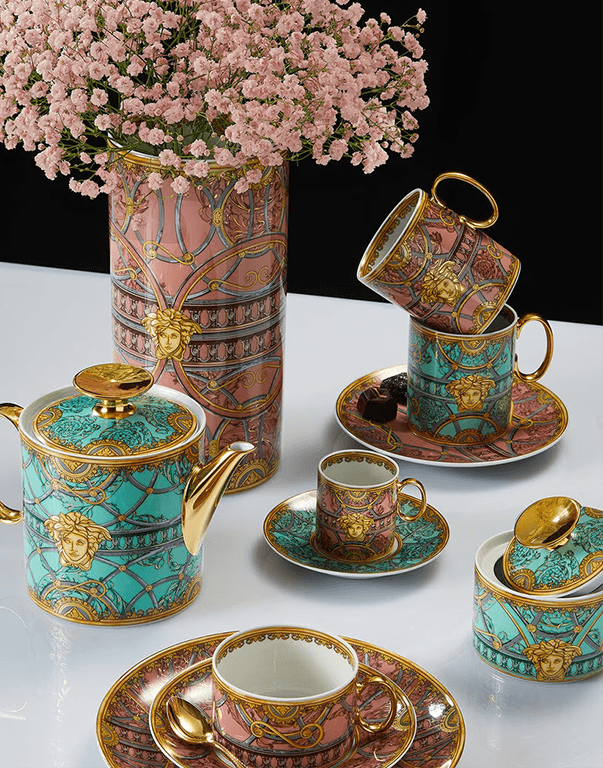 כלי אוכל והגשה של Versace כלי אוכל והגשה של Versace