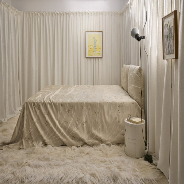 בד ג׳קארד עדין בדוגמת עלים זורמים – דגם קארלי