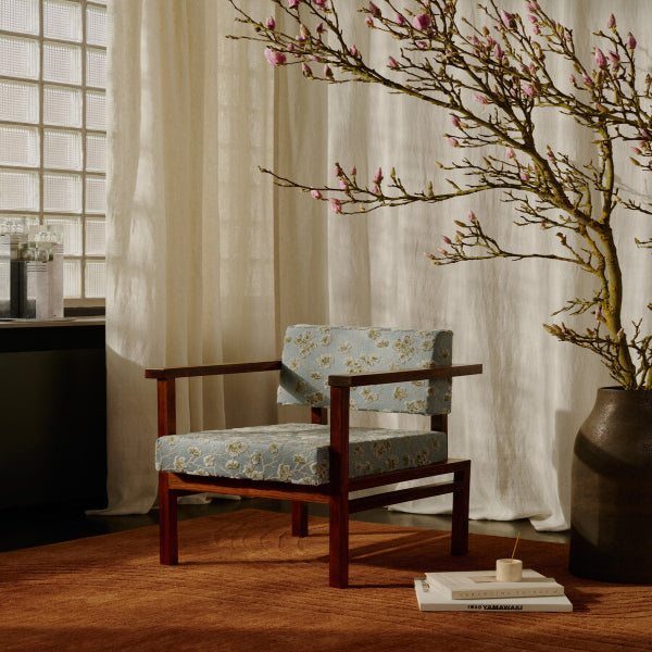 בד ג׳קארד קטיפתי בדוגמת פריחת דובדבן – דגם צ׳רי בלוסום